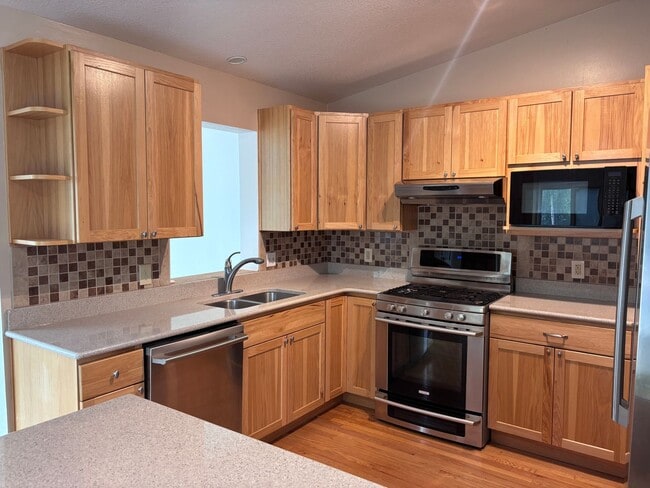 Building Photo - 3555 N Snow Goose Dr Unit B