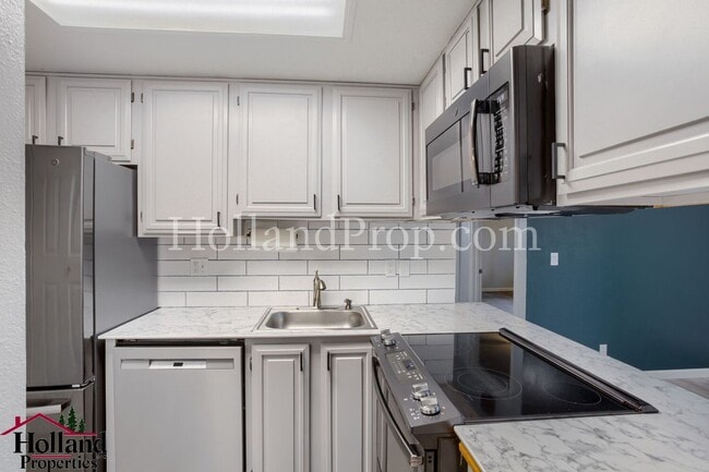 Photo - Newly Remodeled 2 Bedroom Condo in Sherwood