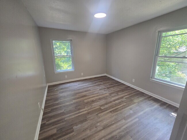 Photo - "Coming Soon  1-Bedroom Gem with Spacious 750 Sq Ft at N Jane St, Louisville!" Unit 2