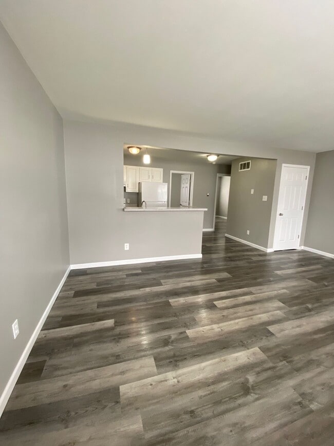 Photo - 107 Sandstone Ct