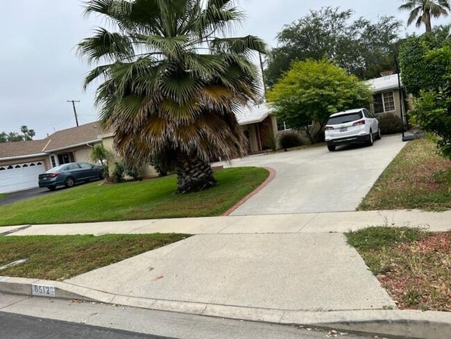 Unique 3 Br 2 Ba House in a Quiet Neighbor... - Unique 3 Br 2 Ba House in a Quiet Neighbor...