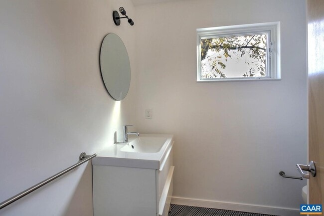 Photo - 1130 E High St Unidad N