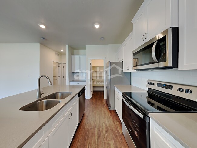 Photo - 1422 N Barkvine Ave