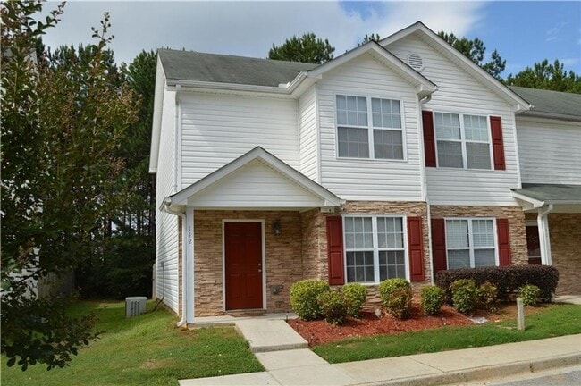 Building Photo - End Townhouse Close to Everything!