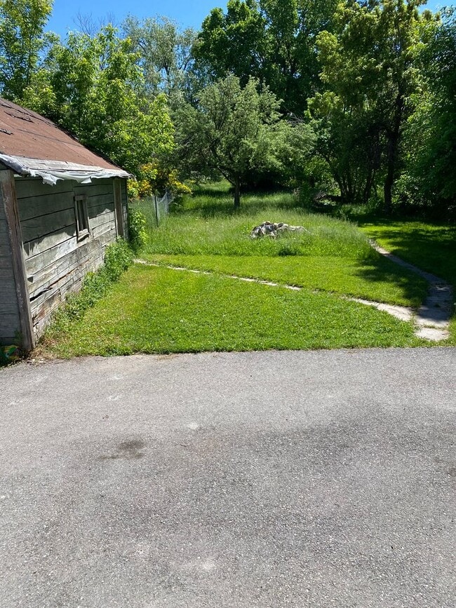 Photo - Great 2 br 1 bath House. Pet Friendly.  Available for December move in!