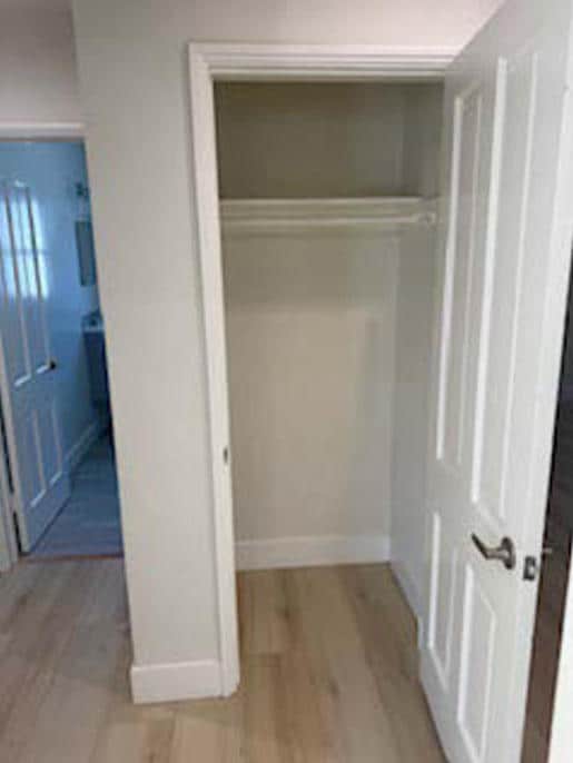 armario - 1235 N Allen Ave