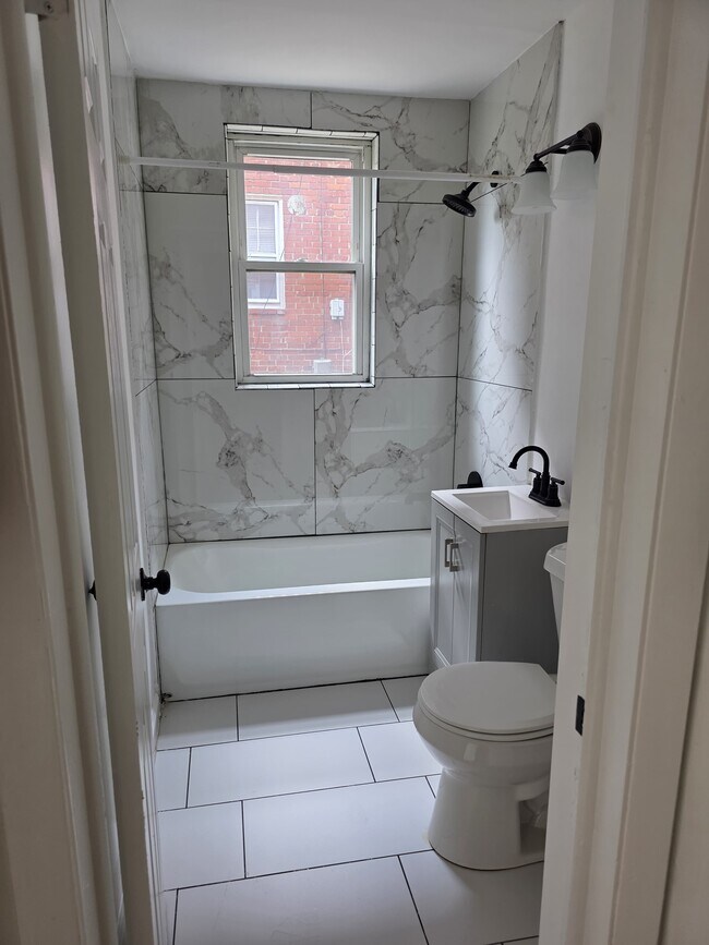 Photo - 4262 Clay St NE