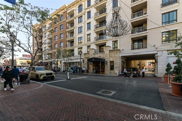Photo - 268 Caruso Ave
