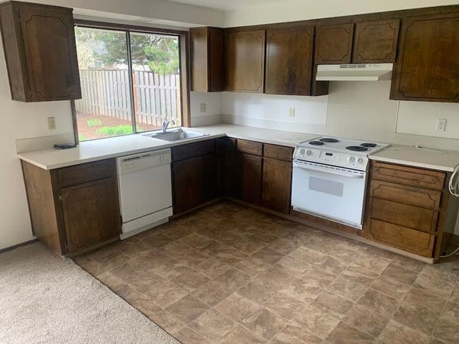 Photo - Greenway Single Level!!