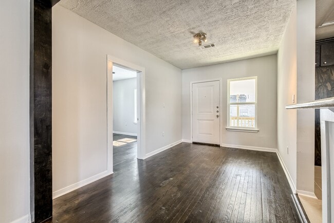 Photo - 519 W Clay St