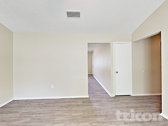 Photo - 1308 E Timberview Ln