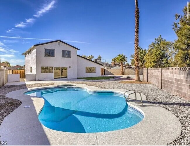 Photo - 4572 Wisconsin Ave