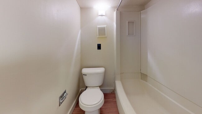 Building Photo - 1051 Liberty St Unit 1051 1/2