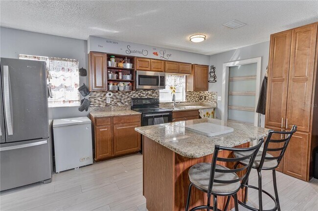 Photo - 3112 Oranole Rd