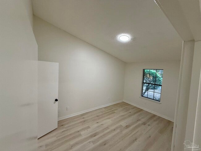 Photo - 9345 Chisholm Rd