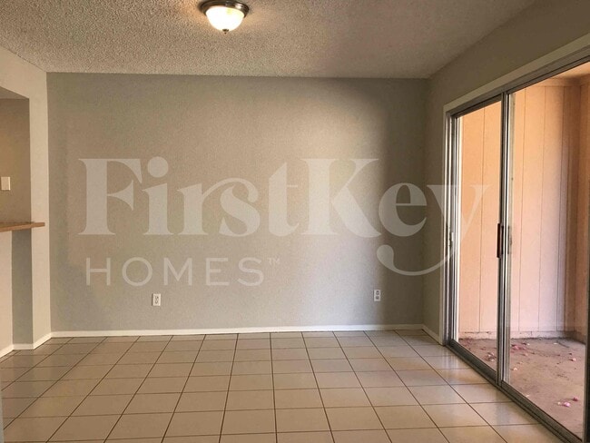526 E Topeka Dr