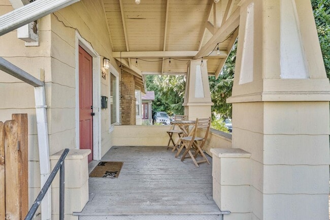 Photo - 236 NE Lombard St