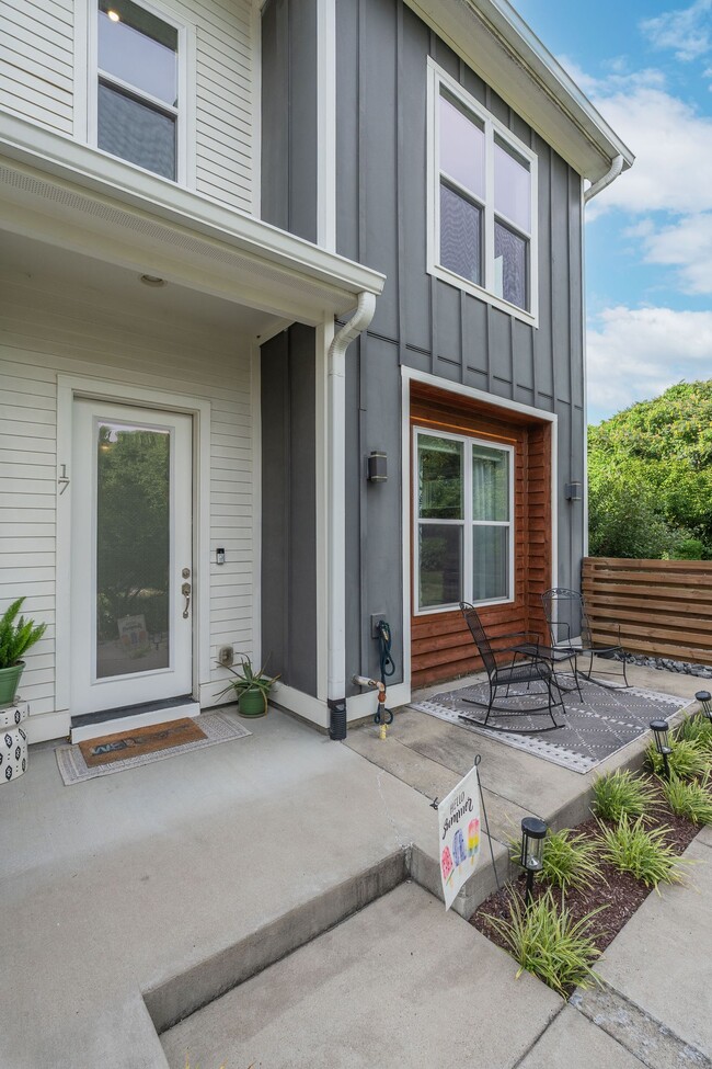 Photo - 700 James Ave