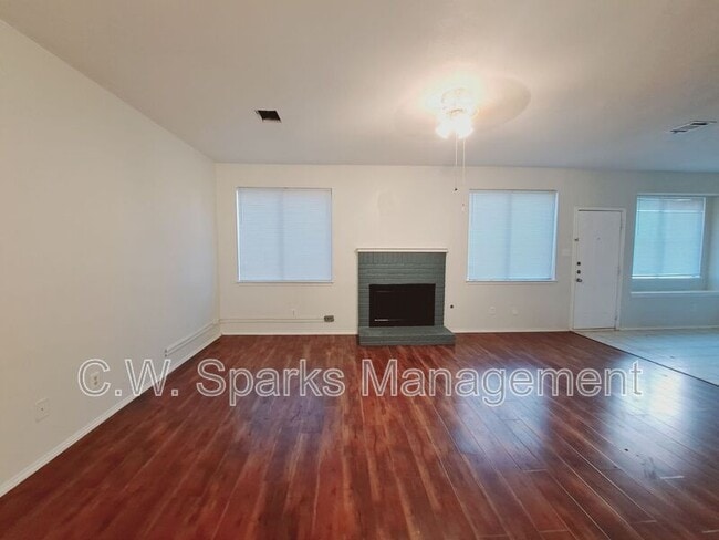 Photo - 4617 Sandera Ln