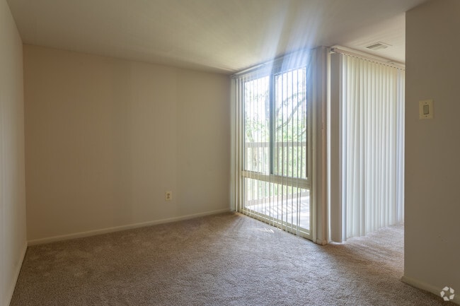 Building 9514 - Apt 202 - Crestleigh Apartments