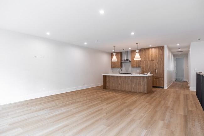 Photo - 1610 W Grand Ave