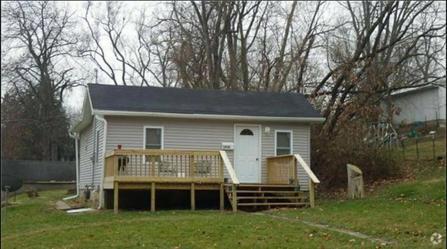 Building Photo - 1716 Locust St Rental