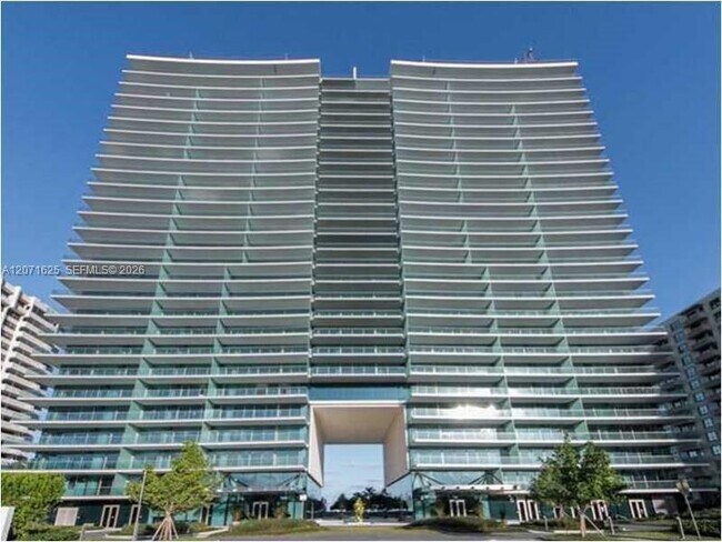 10201 Collins Ave Unidad 805