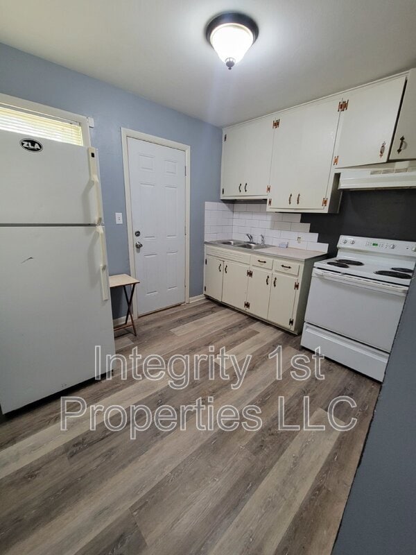 Photo - 2216 State Ave
