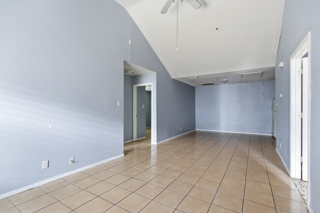 Photo - 7625 Windsor Oaks