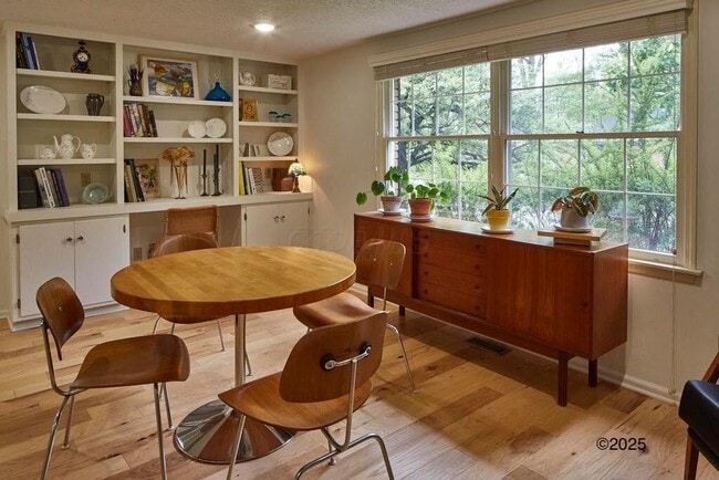 Photo - 532 W Broadway