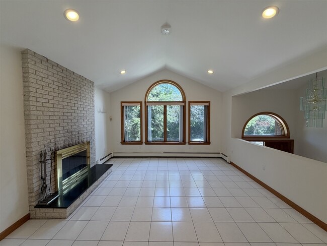 116 Grover Rd