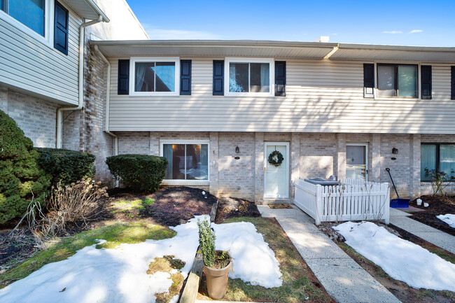 Front - 118 Village Walk Townhome
