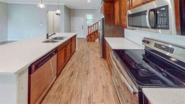 103 Moss St
