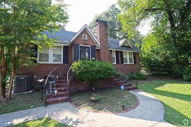 Building Photo - Charming 3 Bedroom, 2 Bath Brick Bungalow ... Rental