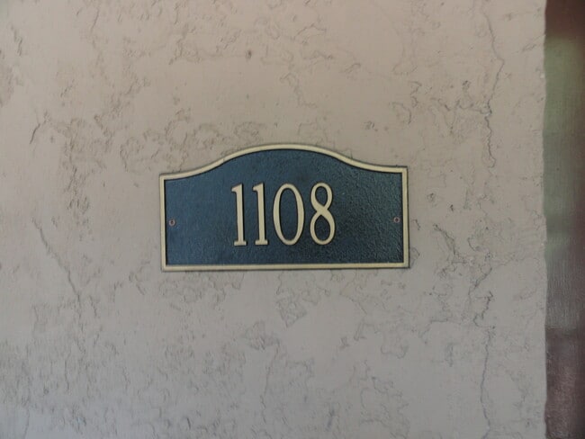 Photo - **Available in February* 2bd/2ba Condo close to Truman & Coffee Buff with community Pool.