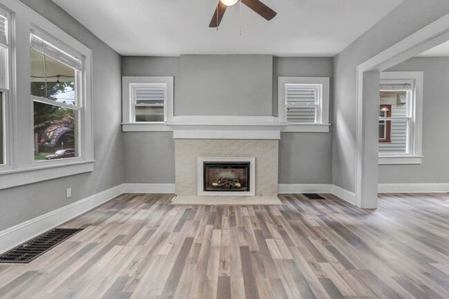 Photo - Spacious, Stunning 5 Bedroom Home in Norfolk Available NOW!