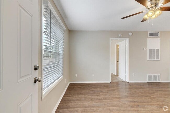 Building Photo - 1518 Broadmoor Dr Unit A Rental