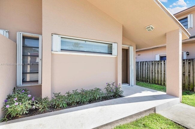 Photo - 2733 SW 31st Pl Townhome
