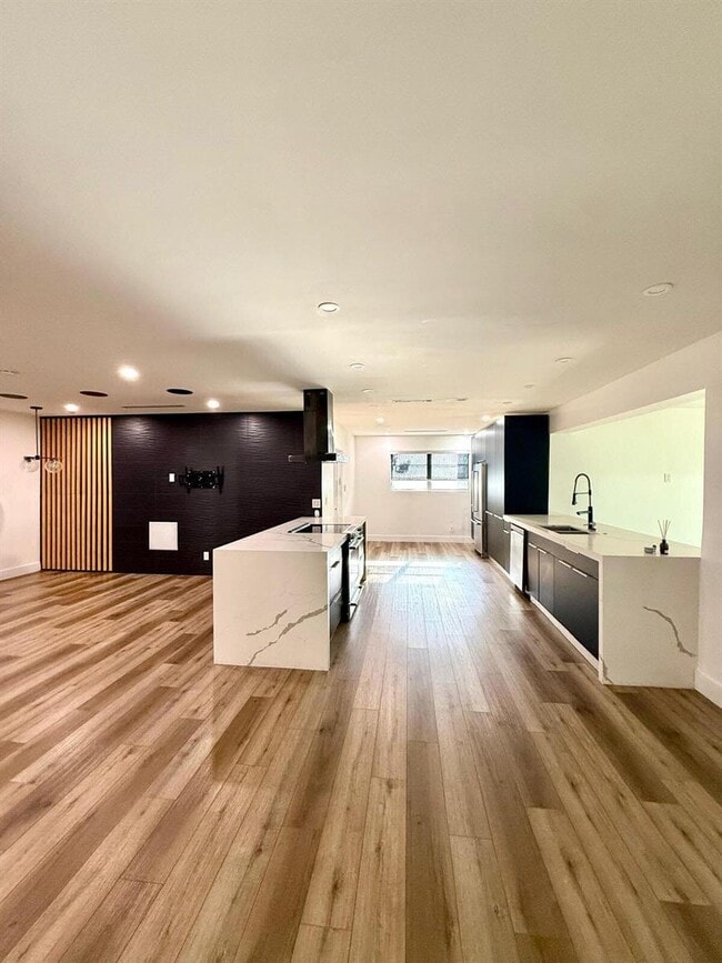 Photo - 4411 Thomas St