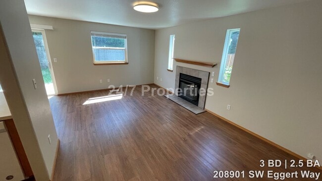 Updated 3 BD | 2.5 BA Home w/ Large Backya... - Updated 3 BD | 2.5 BA Home w/ Large Backya...