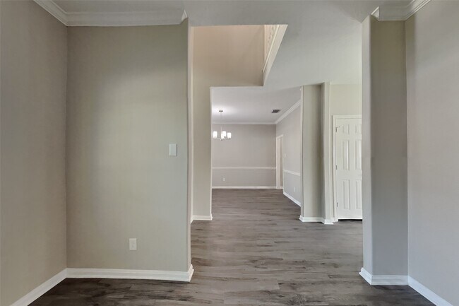 Photo - 823 Portsmouth Dr