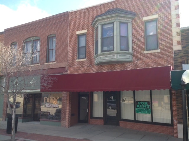 Building Photo - 706 N Main St Unit half