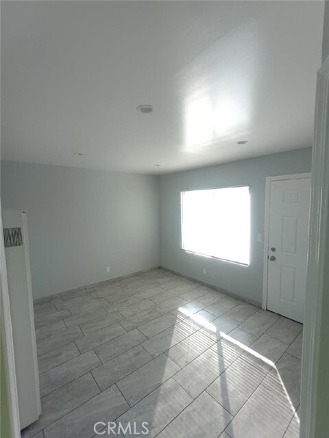 Photo - 1319 W 92nd St