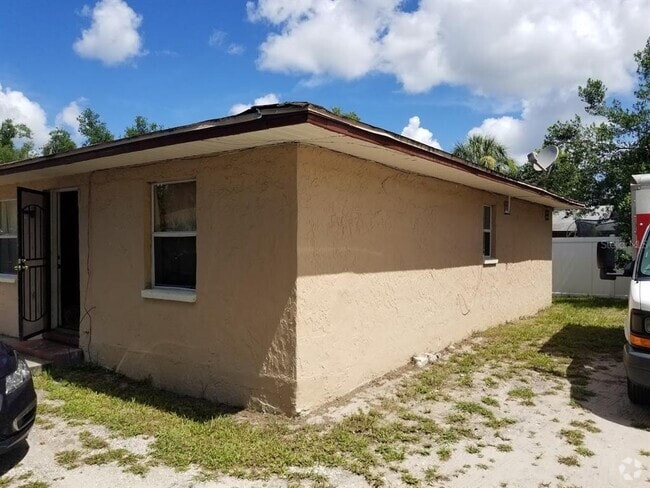 Building Photo - 520 Pinewood Ave Rental