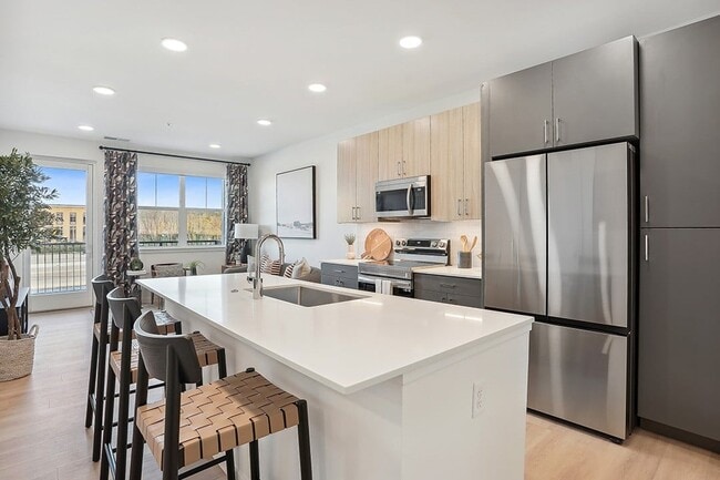 Building Photo - Sabine Rental