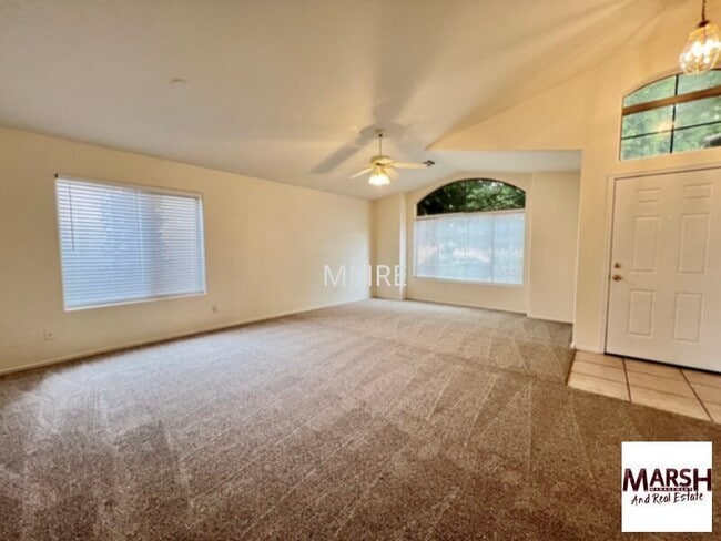 Photo - 4 bedrooms with lots of living space in Chandler!