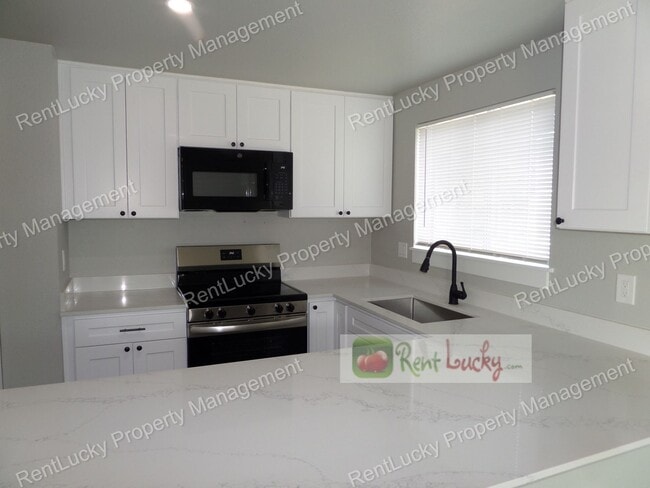 Photo - Fully Remodeled & GORGEOUS 2-Bedroom Unit ... Unit C