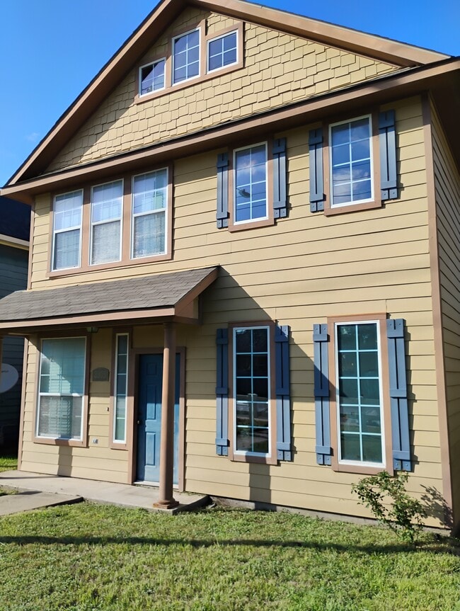 Photo - 3905 Victoria Ave