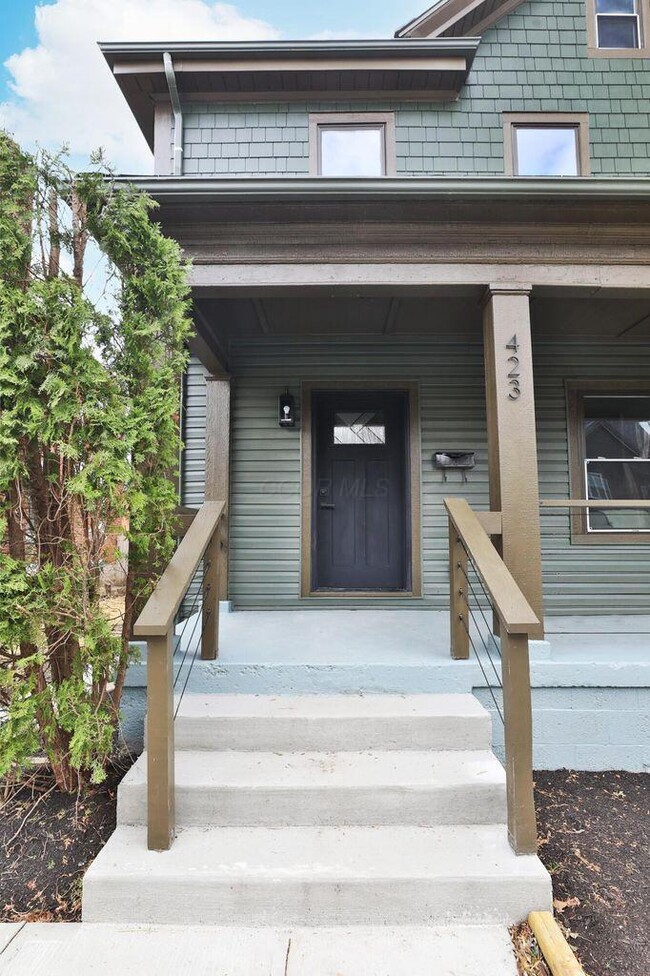 Photo - 423 Stoddart Ave