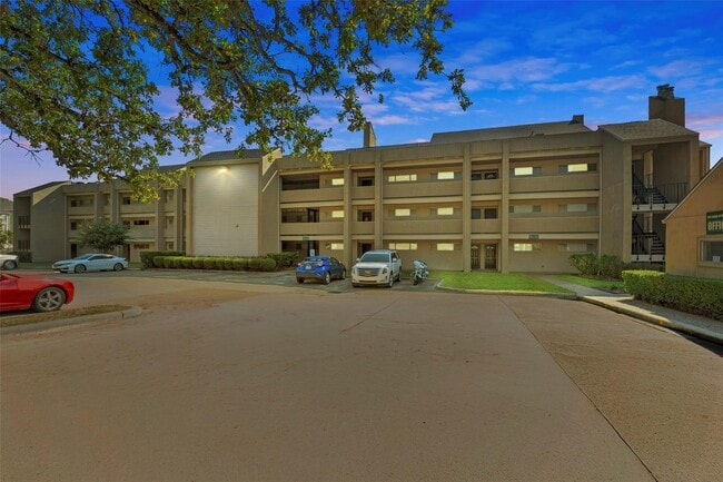 Photo - 12600 Melville Dr Unit 106